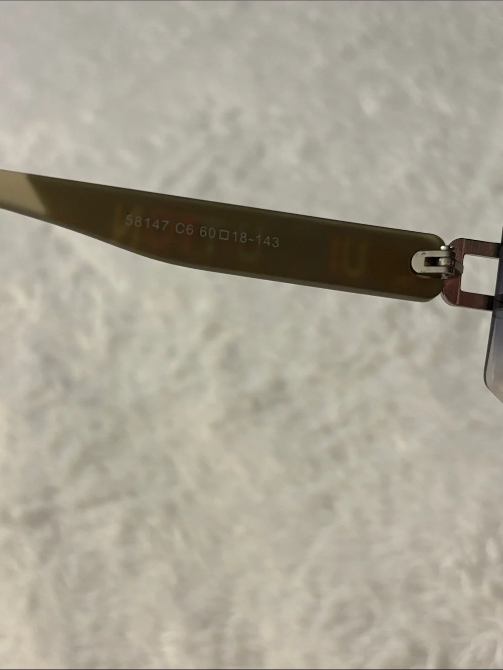 Fashion sunglasses contemporary rimless